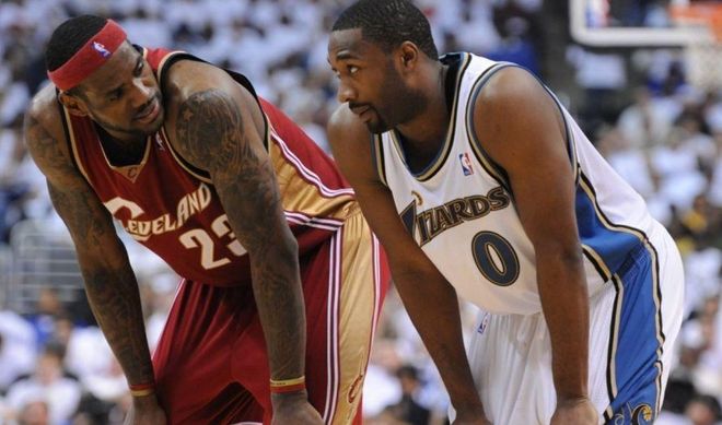 在中场形成 在中场形成