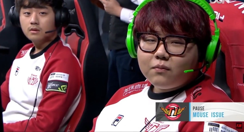 球员对湿滑 球员对湿滑